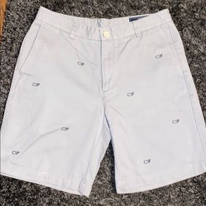 Vineyard Vines men’s whale embroidered shorts
